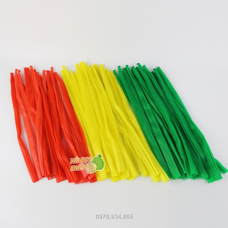 Túi được làm từ nhựa nguyên sinh có 3 màu vàng, đỏ và xanh giúp người dùng có nhiều lựa chọn hơn
